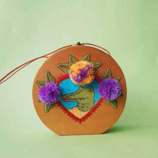 Spisidda Design - Borsa Coccodrillo con rossetto - Borsa di legno artigianale dipinta e ricamata a mano - 1
