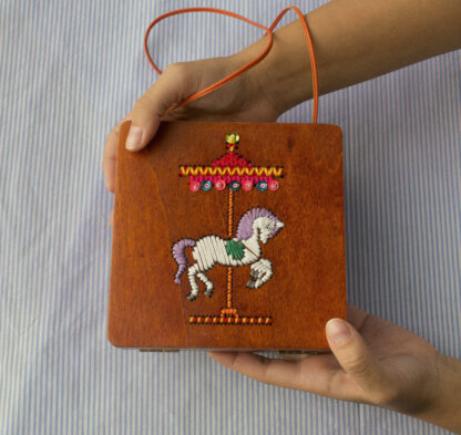 Spisidda Design - Borsa Giostra - Borsa di legno artigianale fatta e ricamata a mano - 2